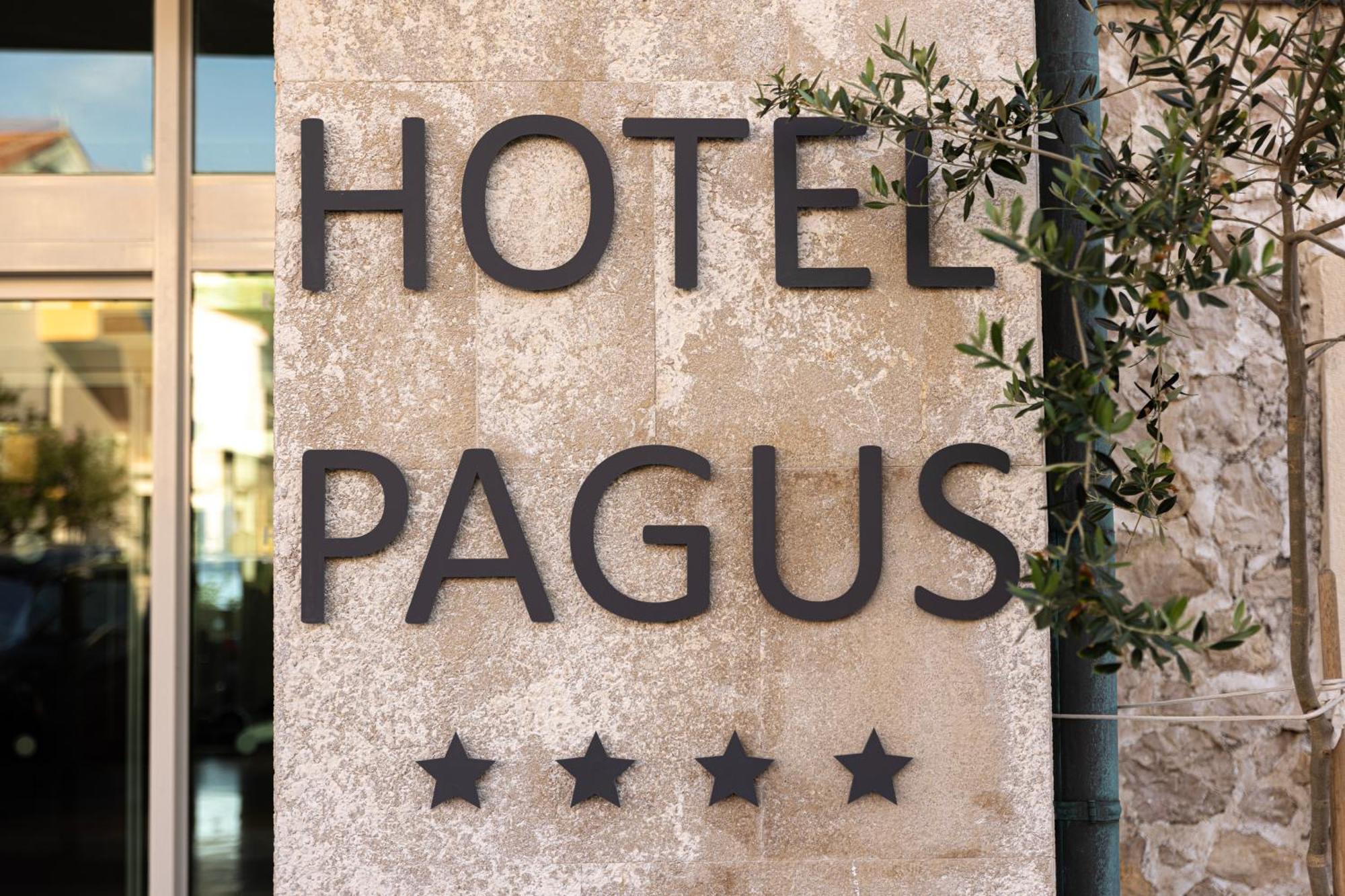 Family Hotel Pagus 파그 외부 사진