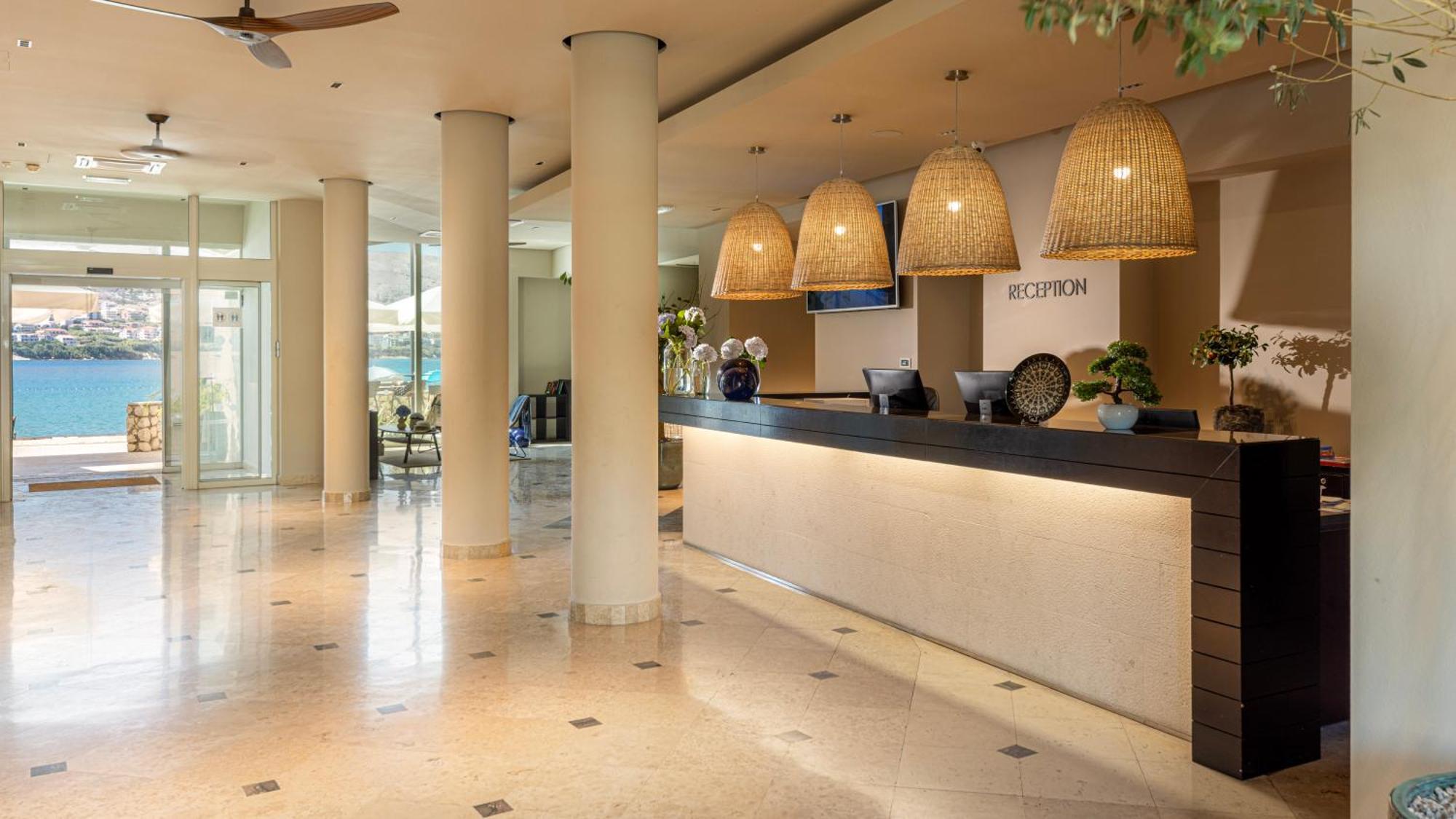 Family Hotel Pagus 파그 외부 사진