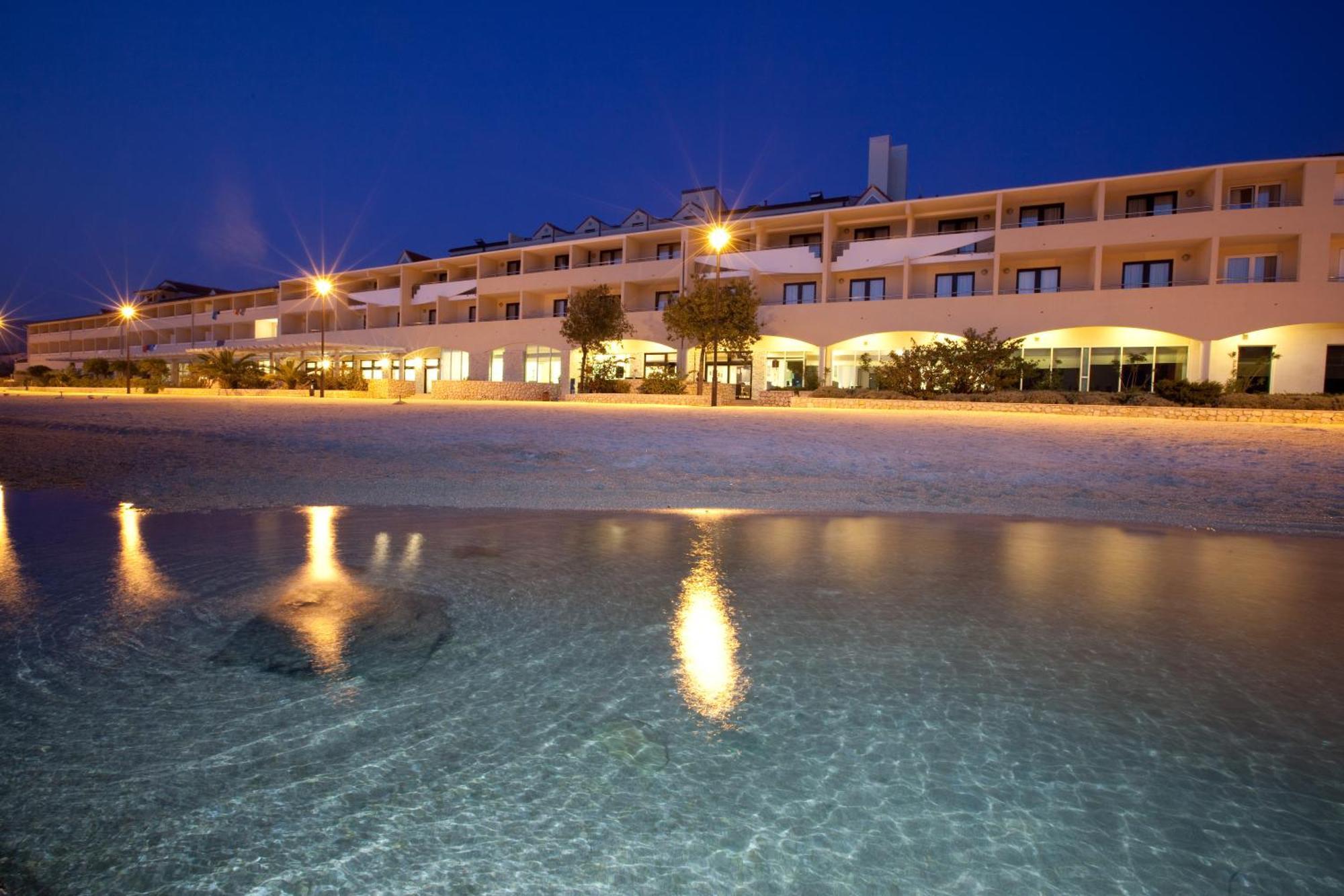 Family Hotel Pagus 파그 외부 사진
