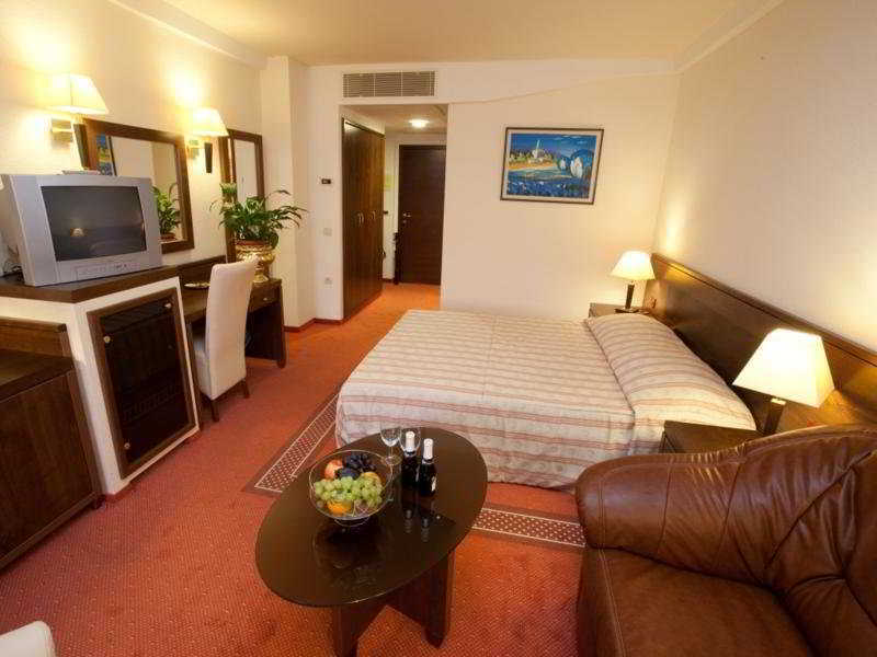 Family Hotel Pagus 파그 외부 사진