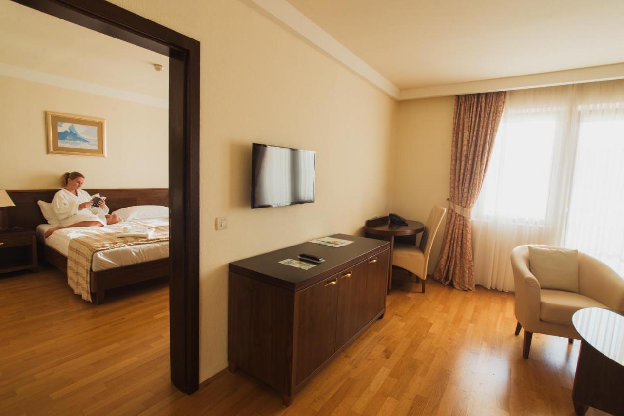 Family Hotel Pagus 파그 외부 사진